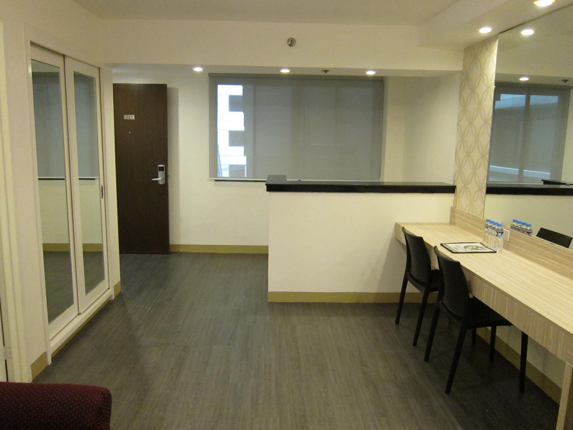 Готель The Charter House Makati City Екстер'єр фото