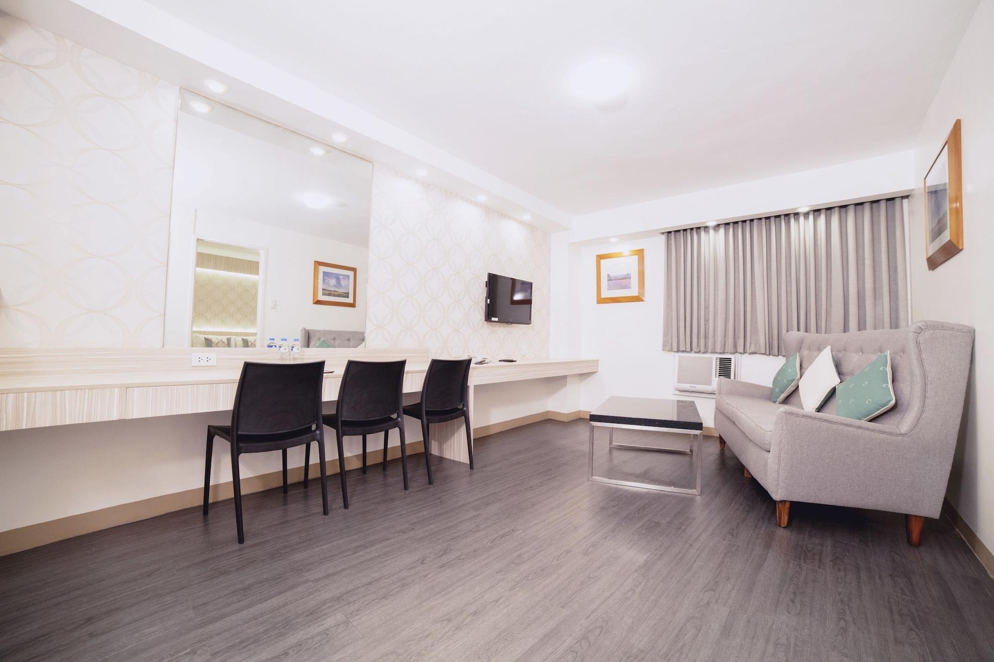 Готель The Charter House Makati City Екстер'єр фото