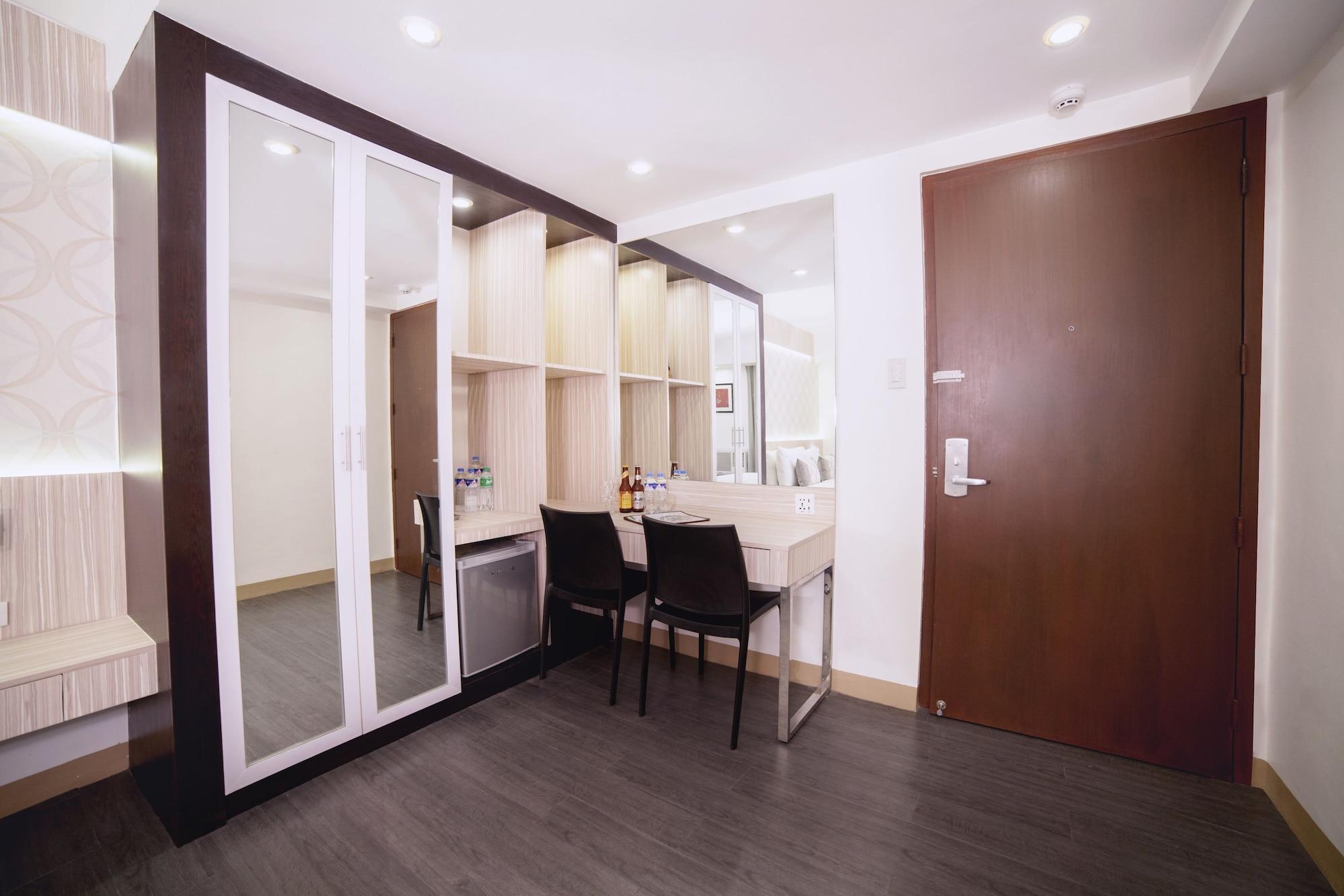 Готель The Charter House Makati City Екстер'єр фото