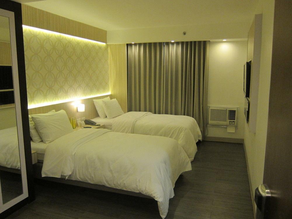 Готель The Charter House Makati City Екстер'єр фото