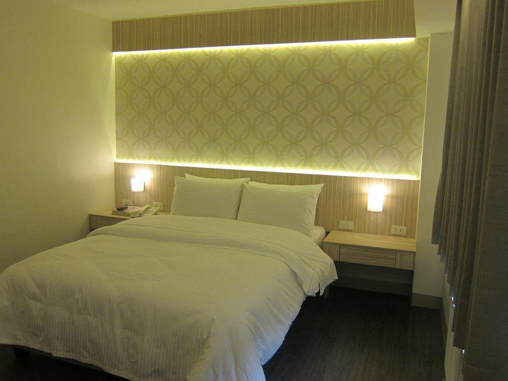 Готель The Charter House Makati City Екстер'єр фото