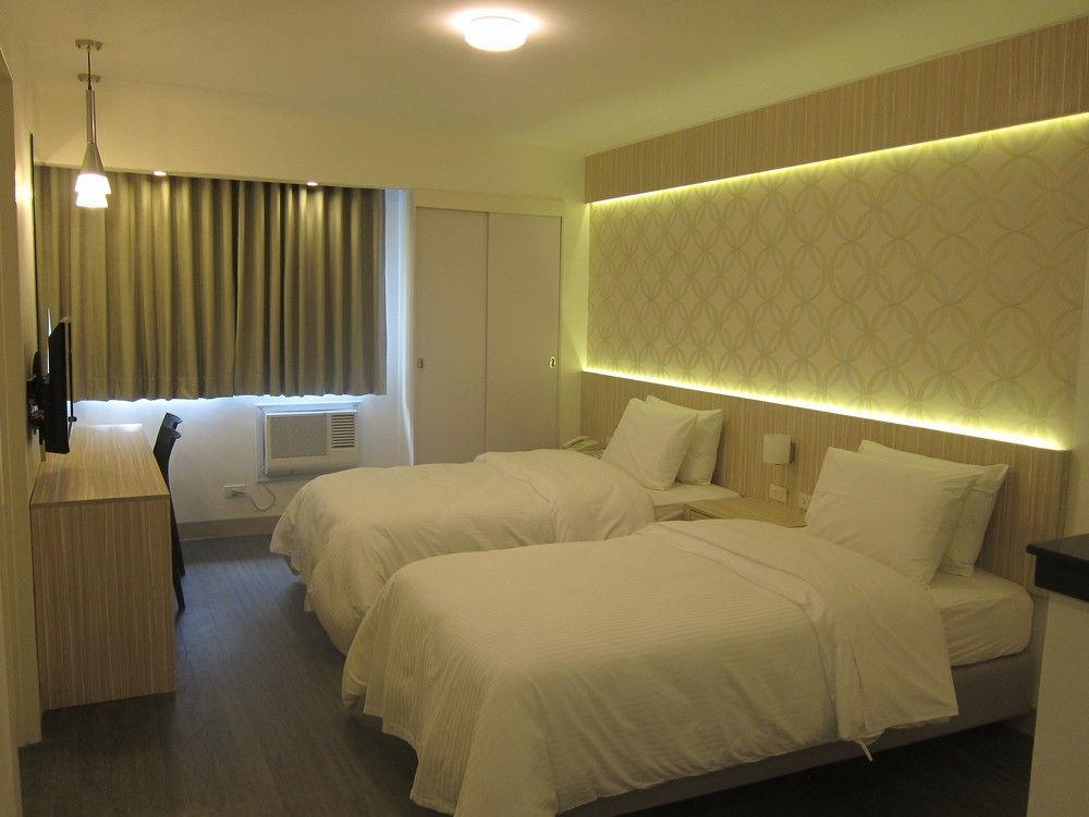 Готель The Charter House Makati City Екстер'єр фото