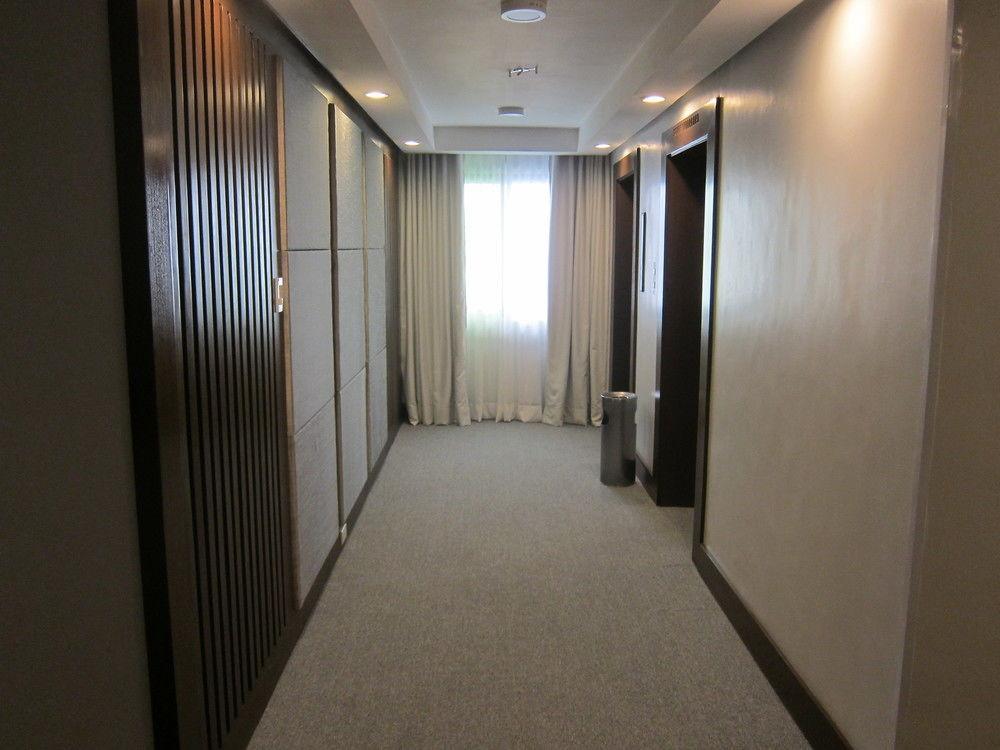 Готель The Charter House Makati City Екстер'єр фото