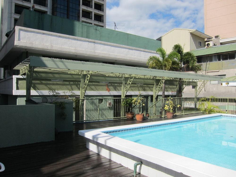 Готель The Charter House Makati City Екстер'єр фото