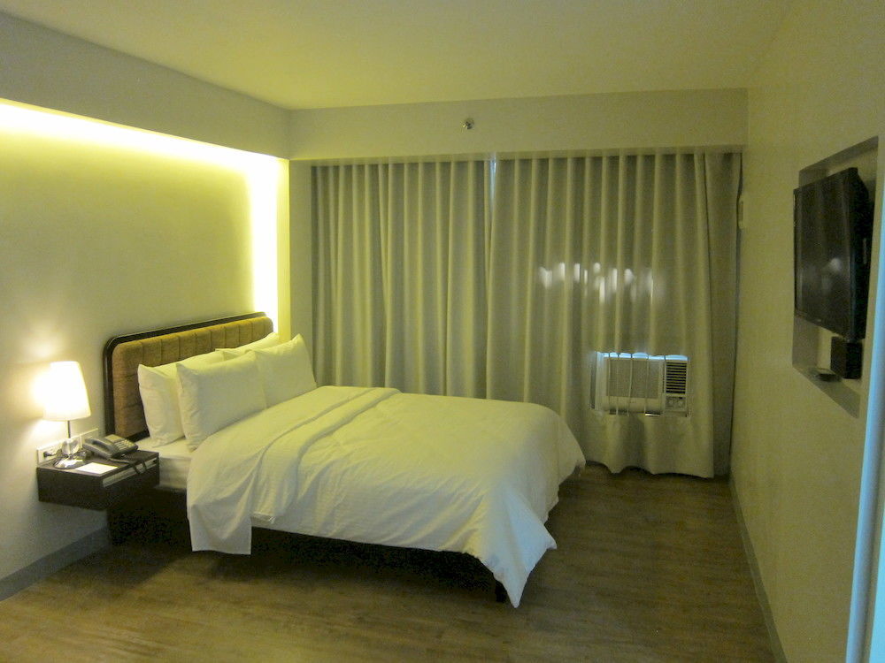 Готель The Charter House Makati City Екстер'єр фото