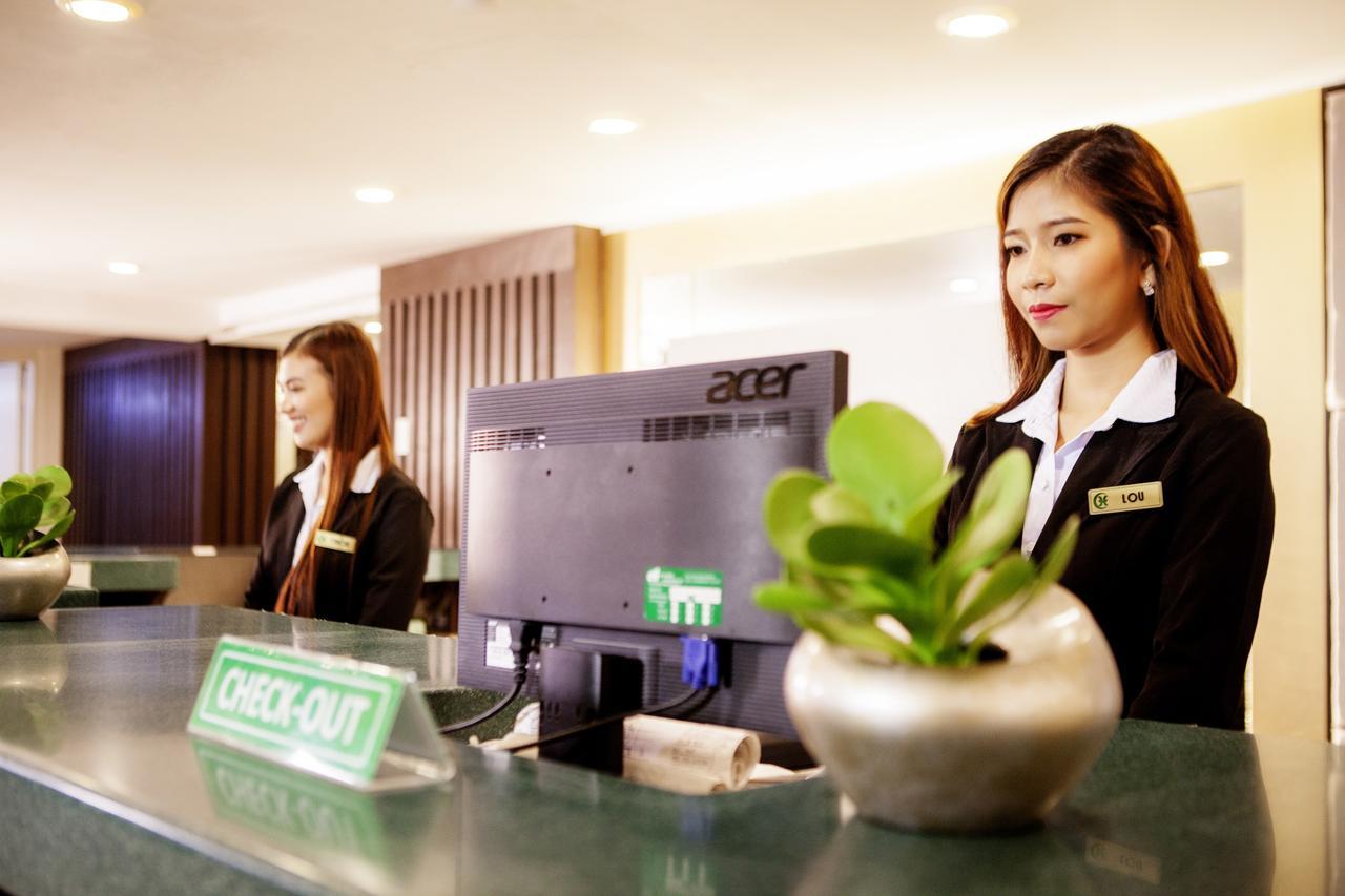 Готель The Charter House Makati City Екстер'єр фото