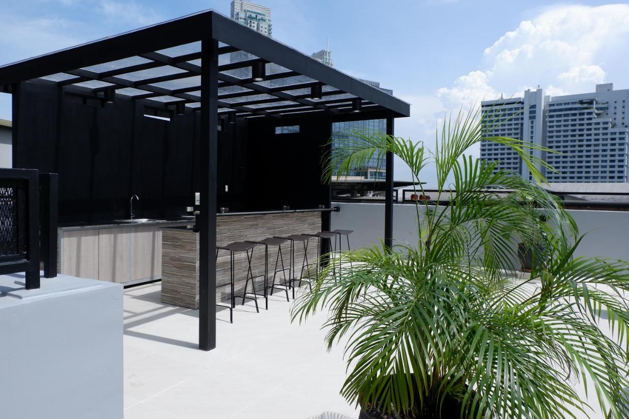 Готель The Charter House Makati City Екстер'єр фото